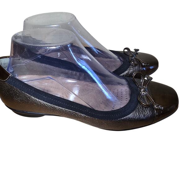 Clarks Artisan Bronze Metallic Cap Toe Ballet Flats Bow Detail Womens Size 7 - Picture 3 of 8